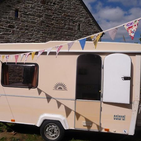 Bretagne Chambre D'Hotes Suite 53M2 Et Caravane Vintage Avec Cuisine Et Salle De Bains Privees Brittany B&B 53M2 Suite And Vintage Caravan Glamping With Private Kitchen And Bathroom Pleumeur-Gautier エクステリア 写真