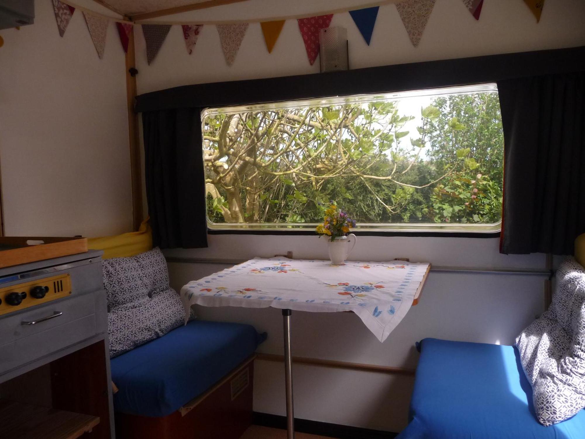 Bretagne Chambre D'Hotes Suite 53M2 Et Caravane Vintage Avec Cuisine Et Salle De Bains Privees Brittany B&B 53M2 Suite And Vintage Caravan Glamping With Private Kitchen And Bathroom Pleumeur-Gautier エクステリア 写真
