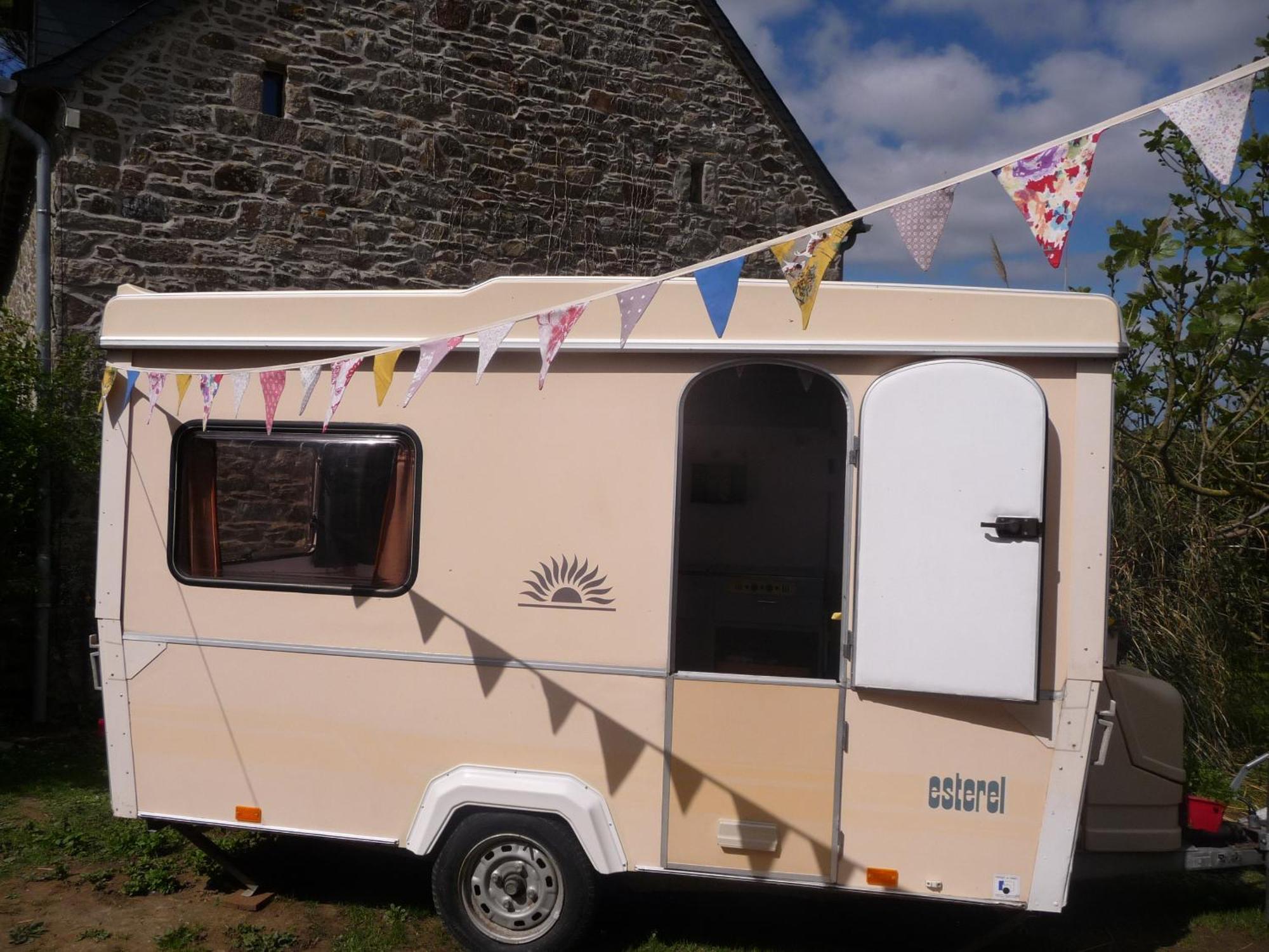 Bretagne Chambre D'Hotes Suite 53M2 Et Caravane Vintage Avec Cuisine Et Salle De Bains Privees Brittany B&B 53M2 Suite And Vintage Caravan Glamping With Private Kitchen And Bathroom Pleumeur-Gautier エクステリア 写真