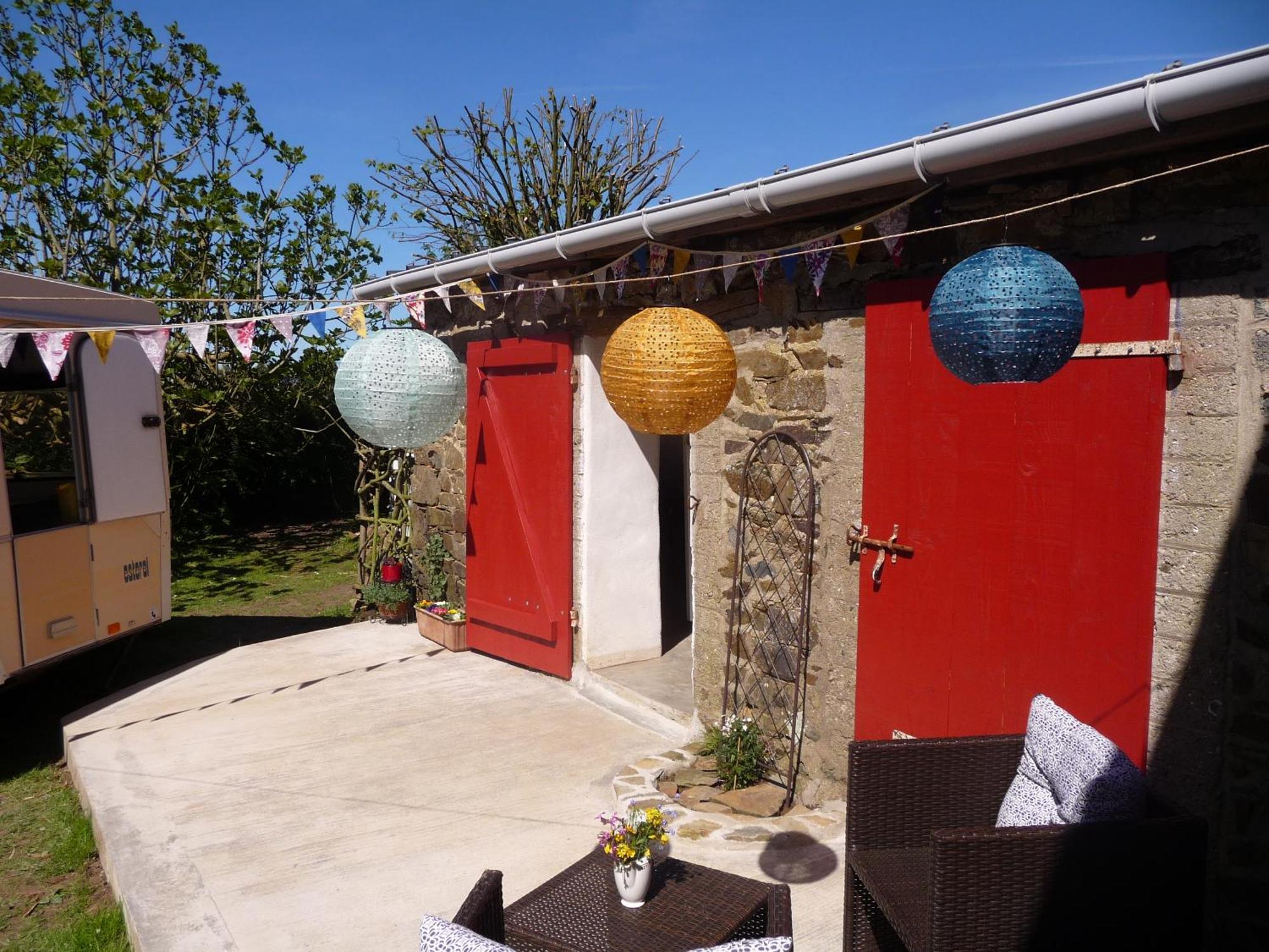 Bretagne Chambre D'Hotes Suite 53M2 Et Caravane Vintage Avec Cuisine Et Salle De Bains Privees Brittany B&B 53M2 Suite And Vintage Caravan Glamping With Private Kitchen And Bathroom Pleumeur-Gautier エクステリア 写真