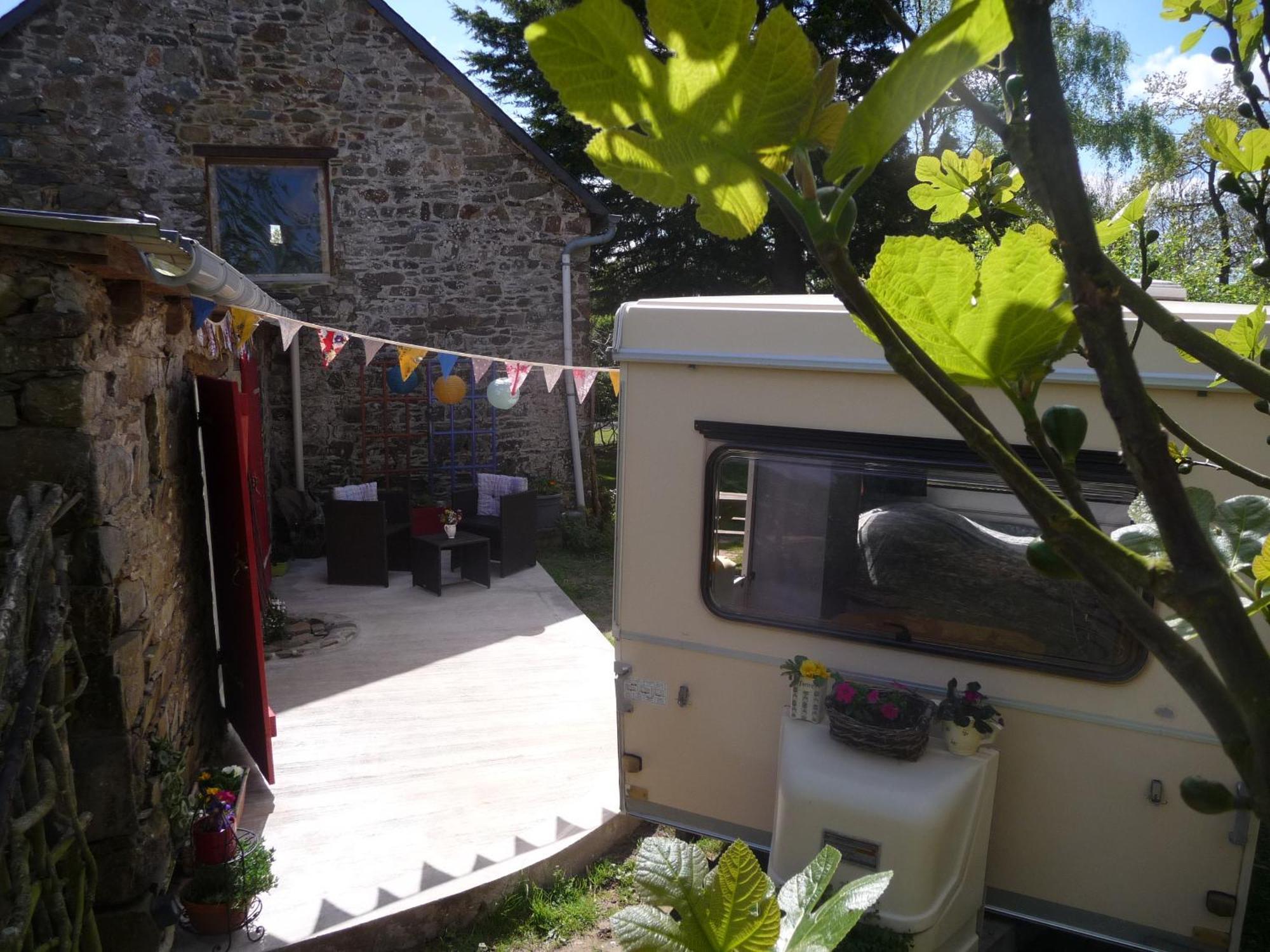 Bretagne Chambre D'Hotes Suite 53M2 Et Caravane Vintage Avec Cuisine Et Salle De Bains Privees Brittany B&B 53M2 Suite And Vintage Caravan Glamping With Private Kitchen And Bathroom Pleumeur-Gautier エクステリア 写真