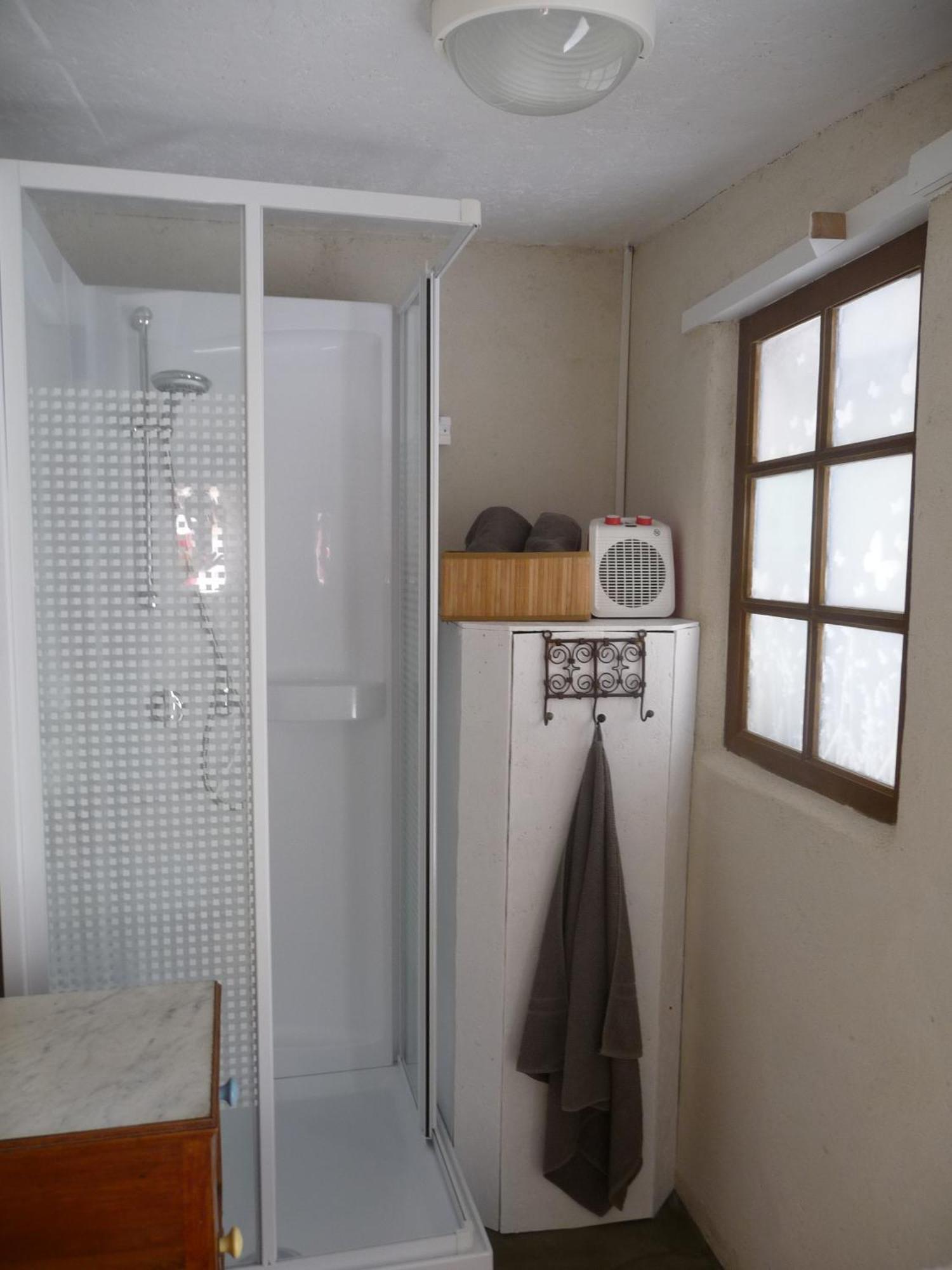 Bretagne Chambre D'Hotes Suite 53M2 Et Caravane Vintage Avec Cuisine Et Salle De Bains Privees Brittany B&B 53M2 Suite And Vintage Caravan Glamping With Private Kitchen And Bathroom Pleumeur-Gautier エクステリア 写真
